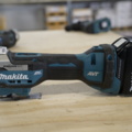 1030742-1 Multi-tool with battery, Makita DTM52