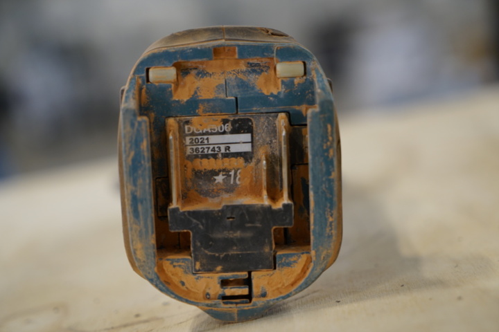 1030750-5 Angle grinder with battery, Makita DGA506