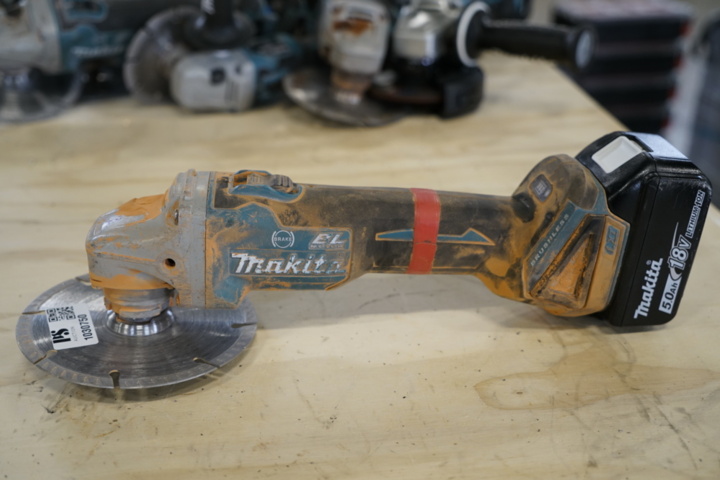 1030750-1 Angle grinder with battery, Makita DGA506