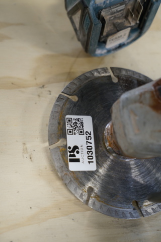 1030752-4 Angle grinder with battery, Makita DGA506