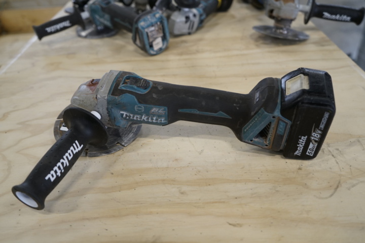 1030752-1 Angle grinder with battery, Makita DGA506