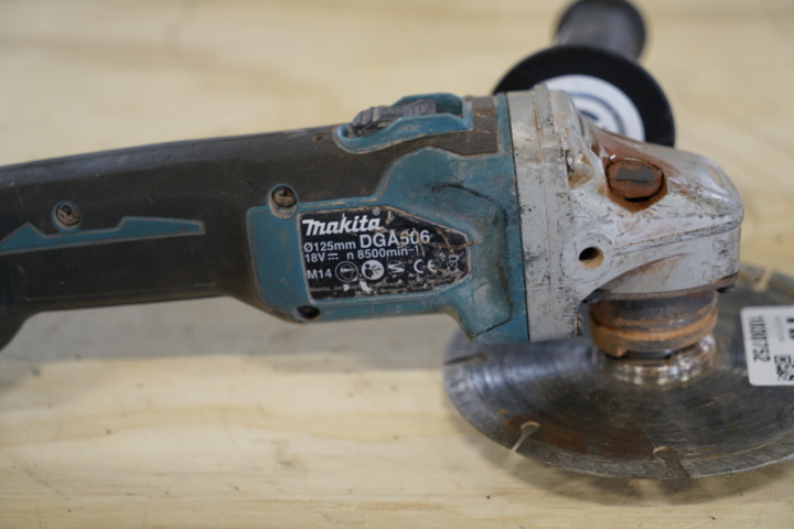1030752-3 Angle grinder with battery, Makita DGA506