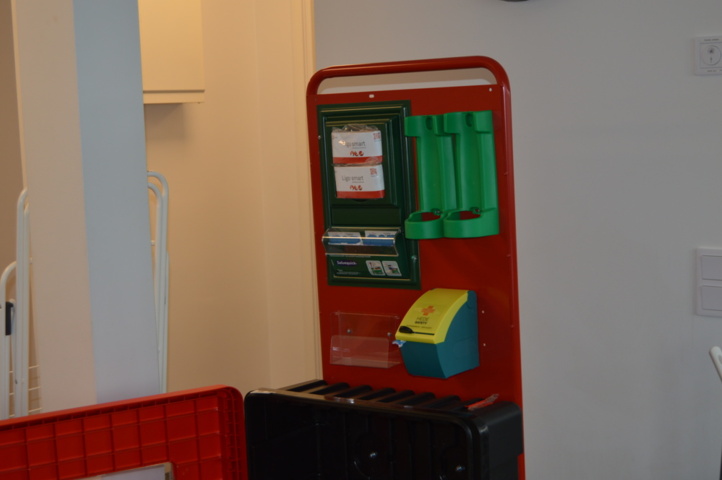 1140382-2 First aid trolley with 2 fire extinguishers