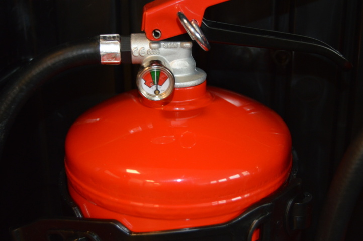 1140382-3 First aid trolley with 2 fire extinguishers