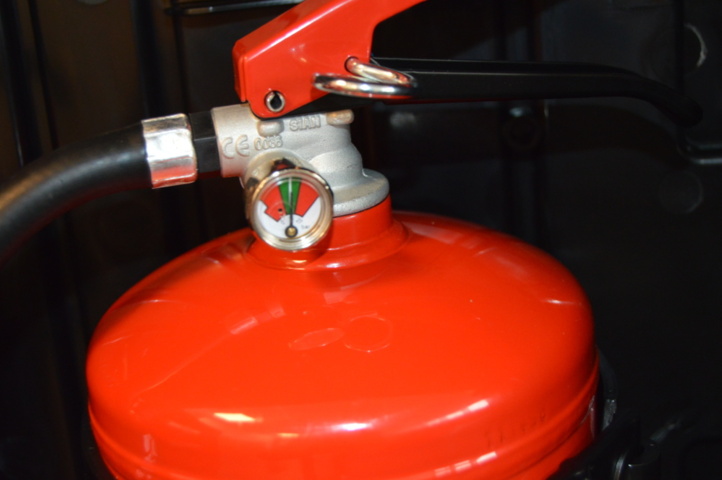 1140382-4 First aid trolley with 2 fire extinguishers