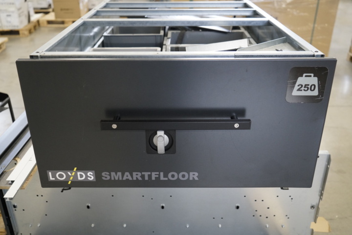 1031021-7 2 Loyds smartfloor for VW Transporter