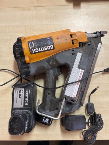 1151886-1 Nail gun Bostitch GF33PT, 2 batteries and charger