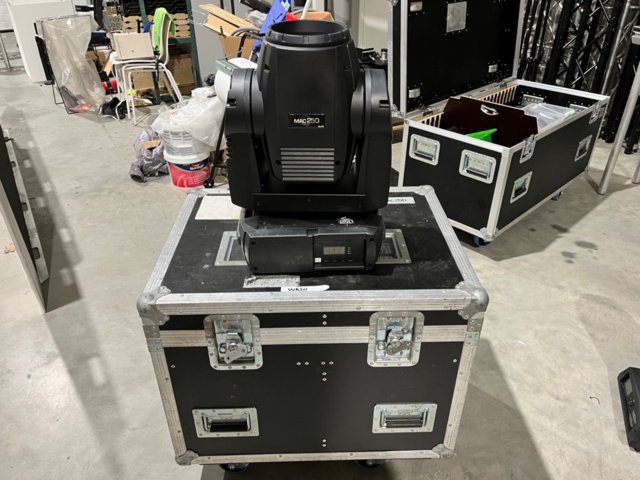 1182280-1 Martin Mac 250 Wash incl. case 2 pcs