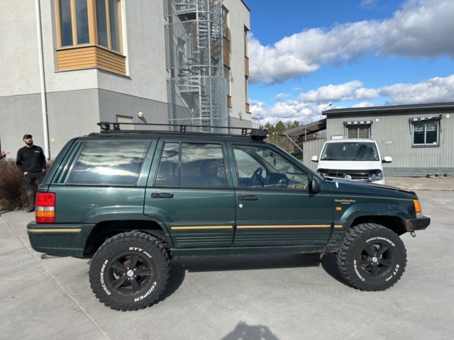 1162097-41 Jeep Grand Cherokee 5.2 V8 4WD Automatic, 215hp, 1994