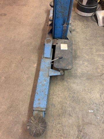 1134522-9 2-post lift Hofmann 2500kg