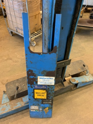 1134522-3 2-post lift Hofmann 2500kg