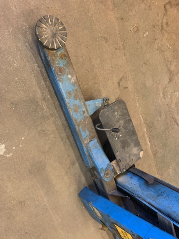 1134522-10 2-post lift Hofmann 2500kg