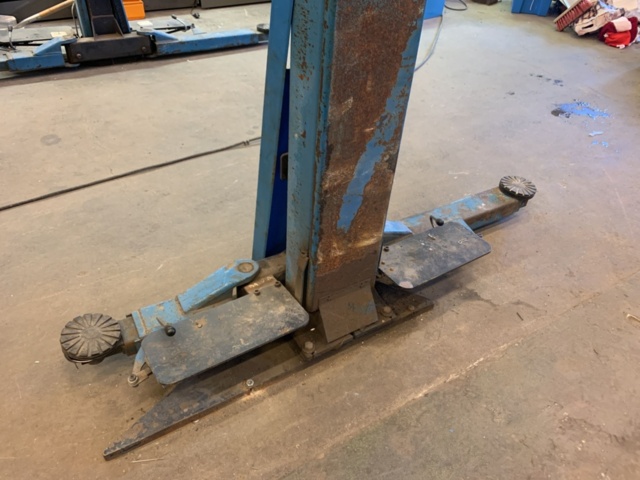 1134522-7 2-post lift Hofmann 2500kg