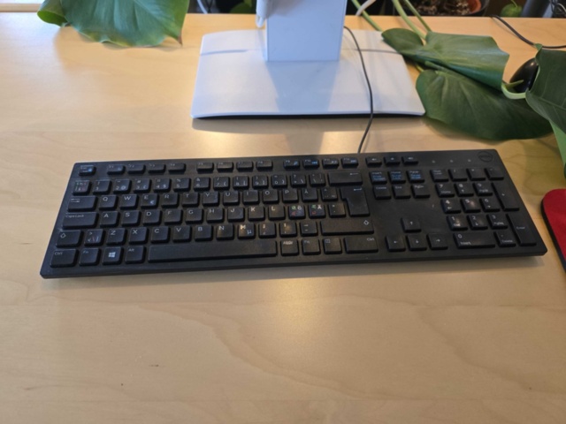 956491-2 Office table Raise & lower incl screen and computer