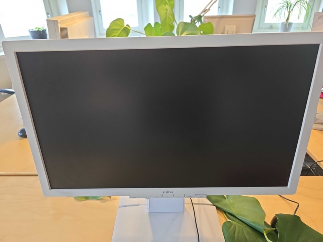 956491-3 Office table Raise & lower incl screen and computer