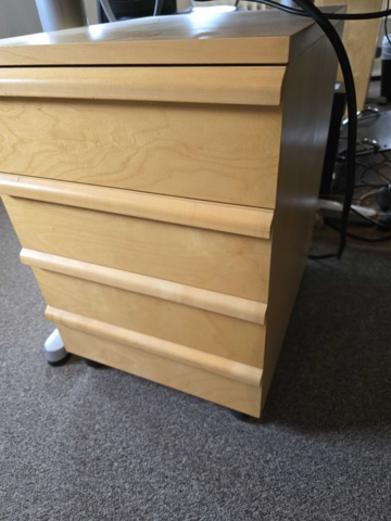 956491-4 Office table Raise & lower incl screen and computer