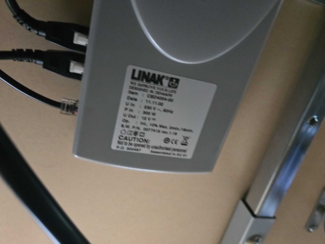 956491-6 Office table Raise & lower incl screen and computer