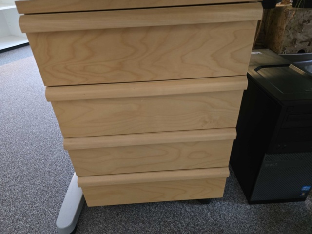 956492-3 Kontorsbord höj & sänk inkl dator mm