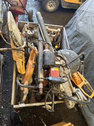 Various hand tools, drilling machine, hydraulic hand tools - PS Auction ...