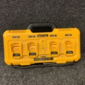 1190807-2 Quick charger DeWalt DCB104
