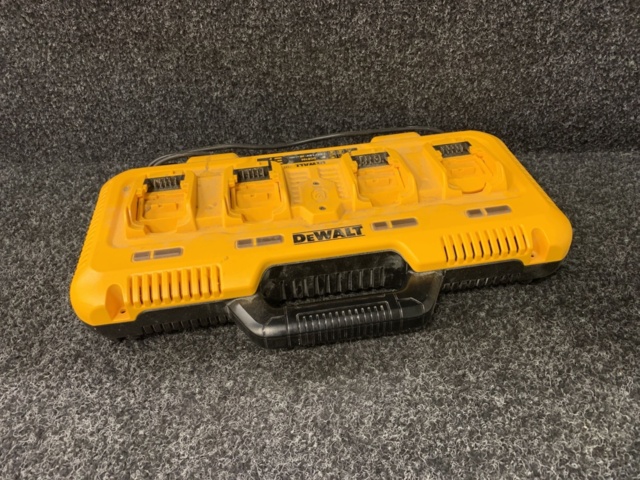 1190807-6 Quick charger DeWalt DCB104