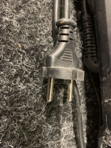 1190807-8 Quick charger DeWalt DCB104