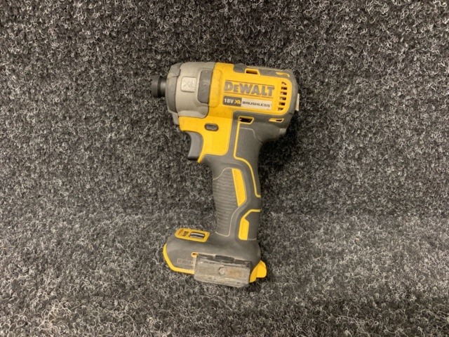 1190811-1 Impact screwdriver DeWalt DCF887