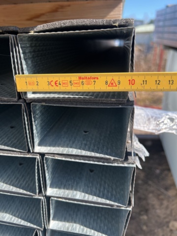 1121758-7 Sheet metal studs