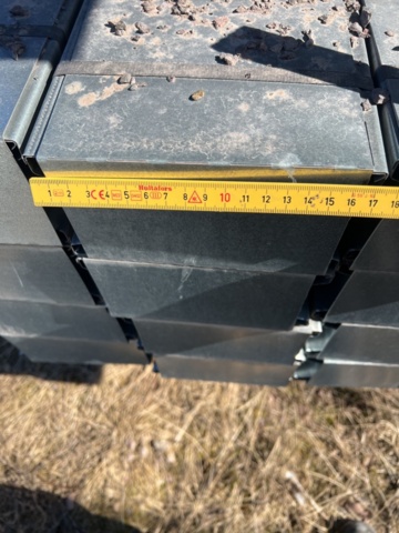 1121758-8 Sheet metal studs