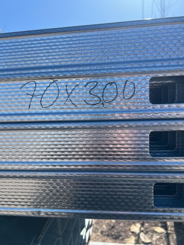 1121758-11 Sheet metal studs