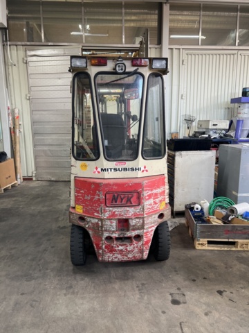 1121761-6 Mitsubishi FB25P 2.5 ton truck inc loader