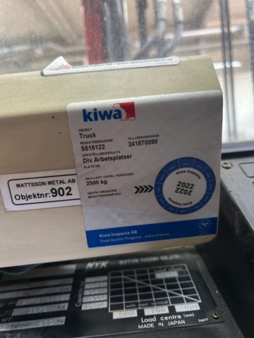 1121761-13 Mitsubishi FB25P 2.5 ton truck inc loader