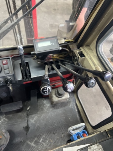 1121761-18 Mitsubishi FB25P 2.5 ton truck inc loader