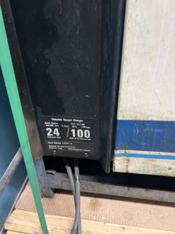 1121761-21 Mitsubishi FB25P 2.5 ton truck inc loader