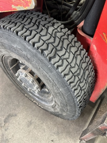 1121761-23 Mitsubishi FB25P 2.5 ton truck inc loader