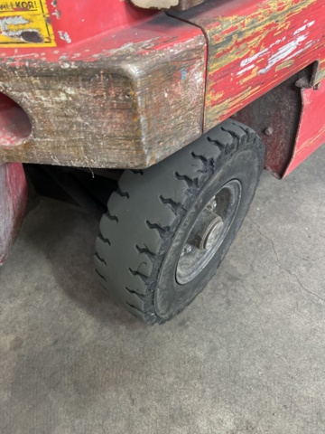 1121761-24 Mitsubishi FB25P 2.5 ton truck inc loader