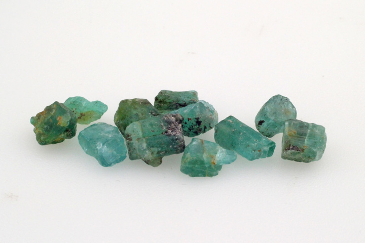 1193131-4 Lot of raw stones of Smaragd/Beryl approx. 125 ctv (50)