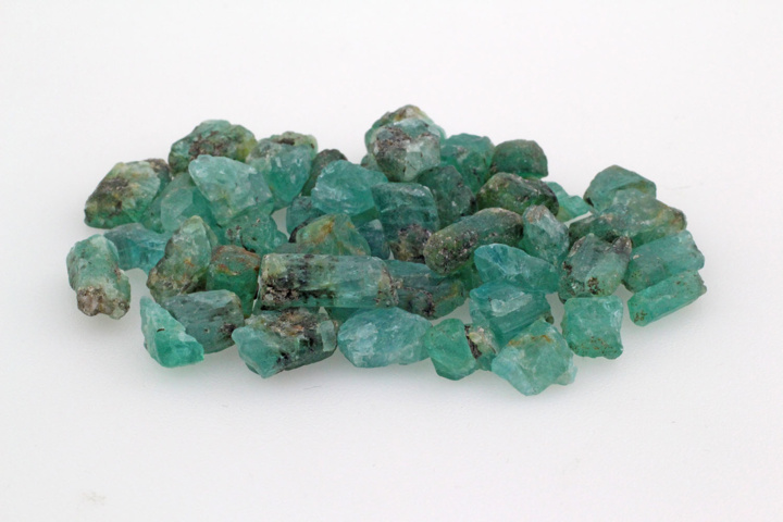 1193131-1 Lot of raw stones of Smaragd/Beryl approx. 125 ctv (50)