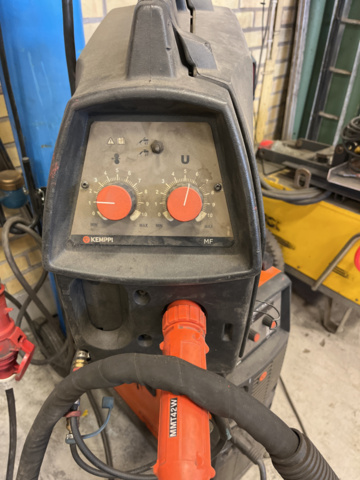 1078852-5 KEMPPI KM400/MF 33 Mig welding