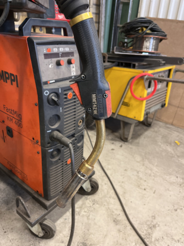 1078852-6 KEMPPI KM400/MF 33 Mig welding