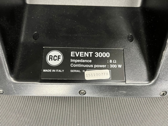 1186944-4 Passive speakers including case 2 - RCF Event 3000