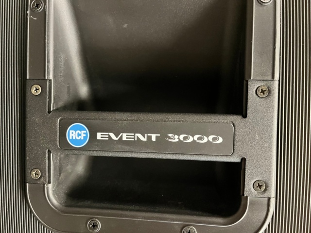 1186944-7 Passive speakers including case 2 - RCF Event 3000