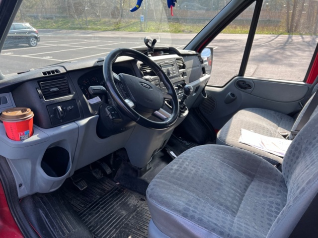 985396-10 Ford Transit T300 2.2 TDCi 140hp, -12 "9-seater"