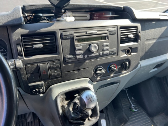 985396-15 Ford Transit T300 2.2 TDCi 140hp, -12 "9-seater"