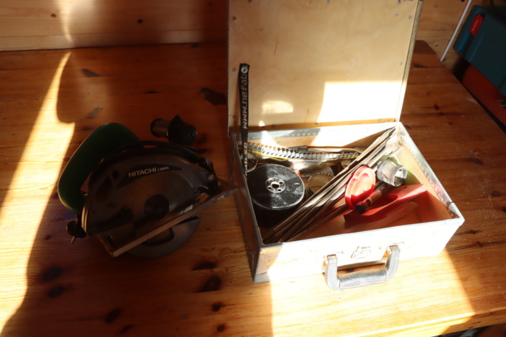 1173572-1 Box Drills + Circular Saw Hitachi C6MFA