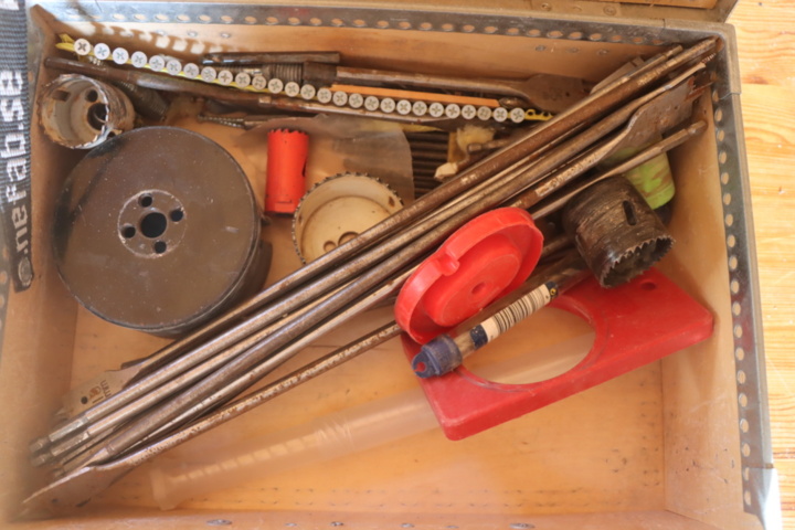 1173572-3 Box Drills + Circular Saw Hitachi C6MFA