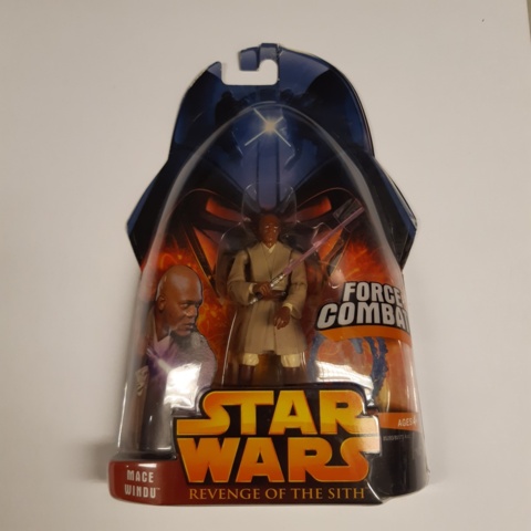 1199893-11 Lot of Star Wars action figures from 2005 in unbroken packaging.