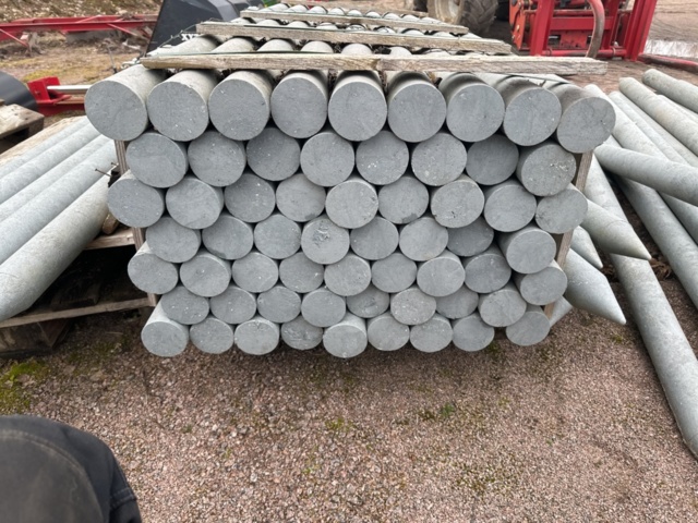 1197717-2 Plastic poles