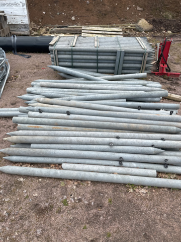 1197717-3 Plastic poles