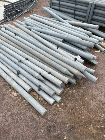 1197717-4 Plastic poles